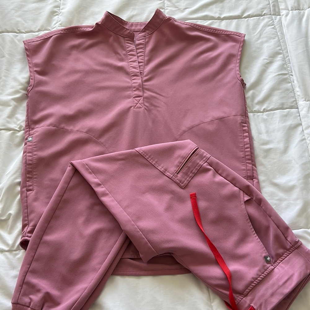 Figs scrubs